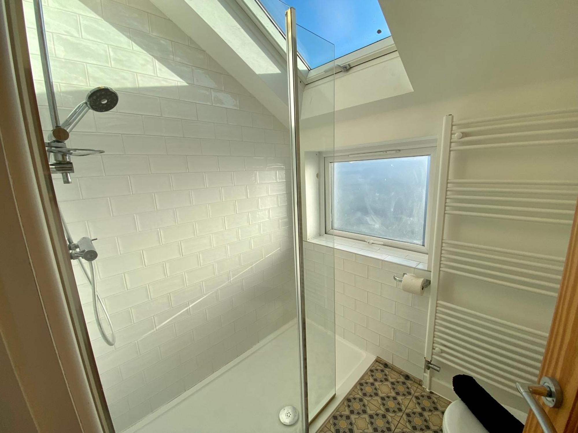 Cosy 3 Bedroom House, Bath Road, * Cheltenham