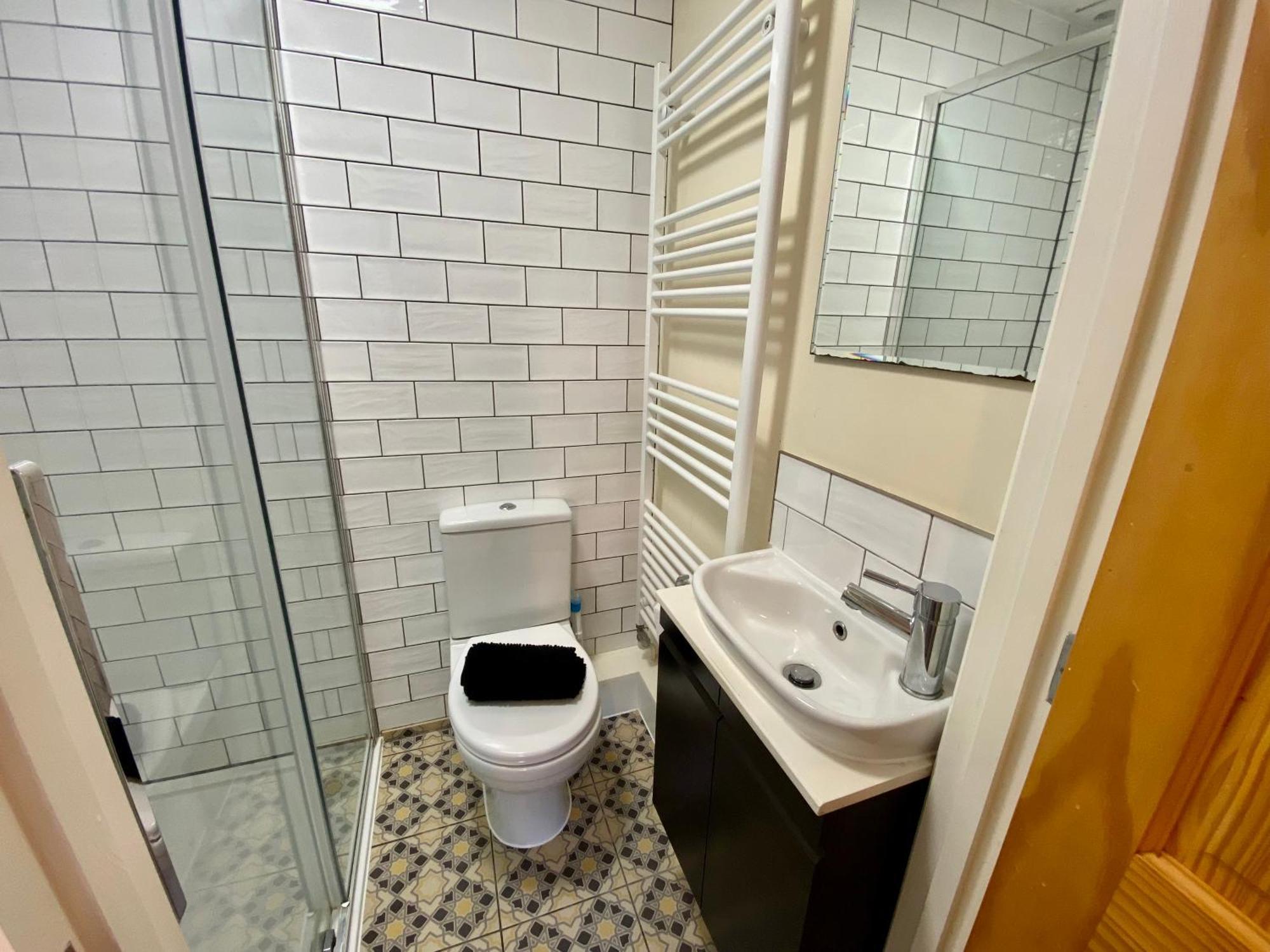 Holiday home Cosy 3 Bedroom House, Bath Road,