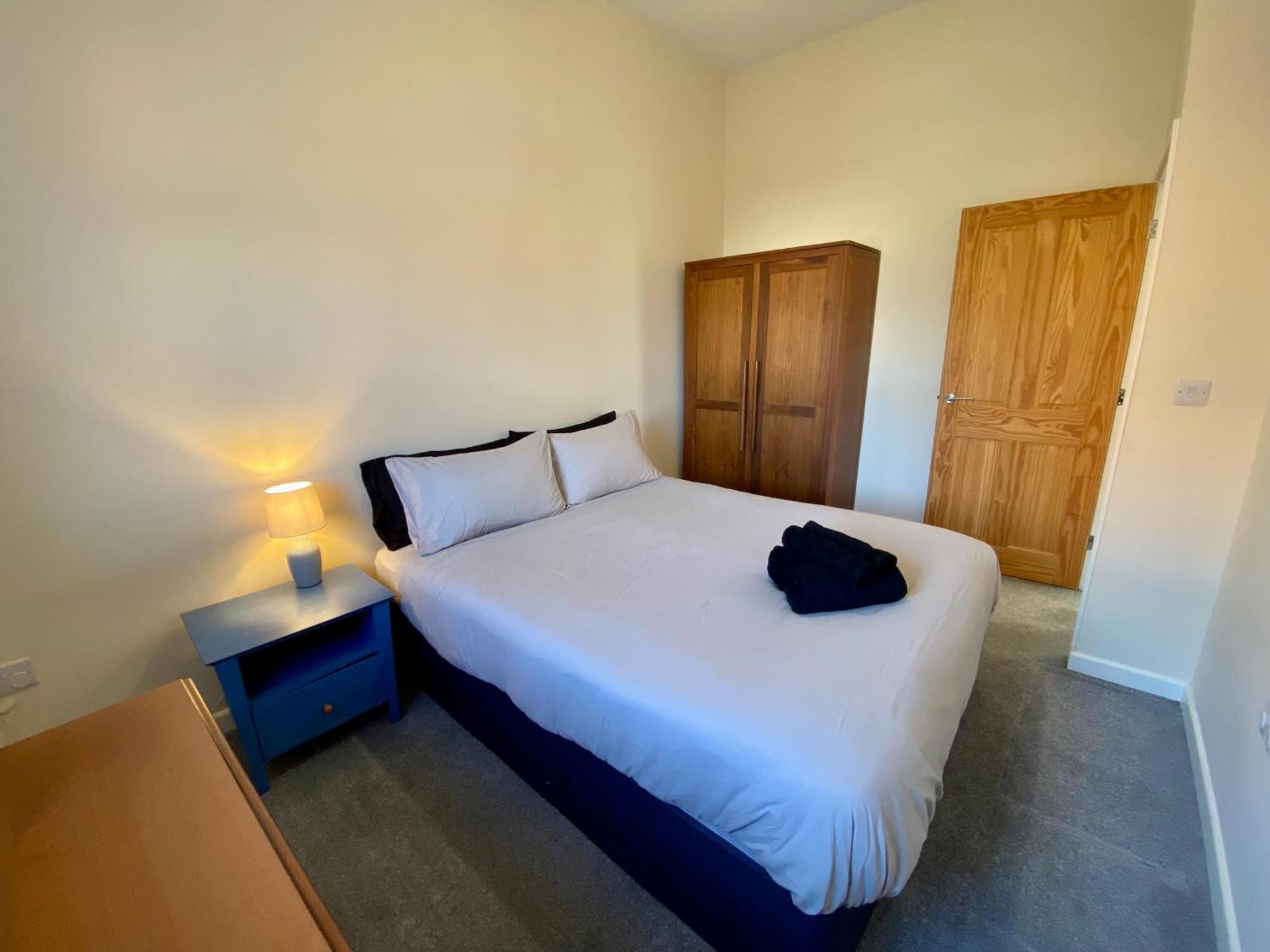 Cosy 3 Bedroom House, Bath Road, Cheltenham