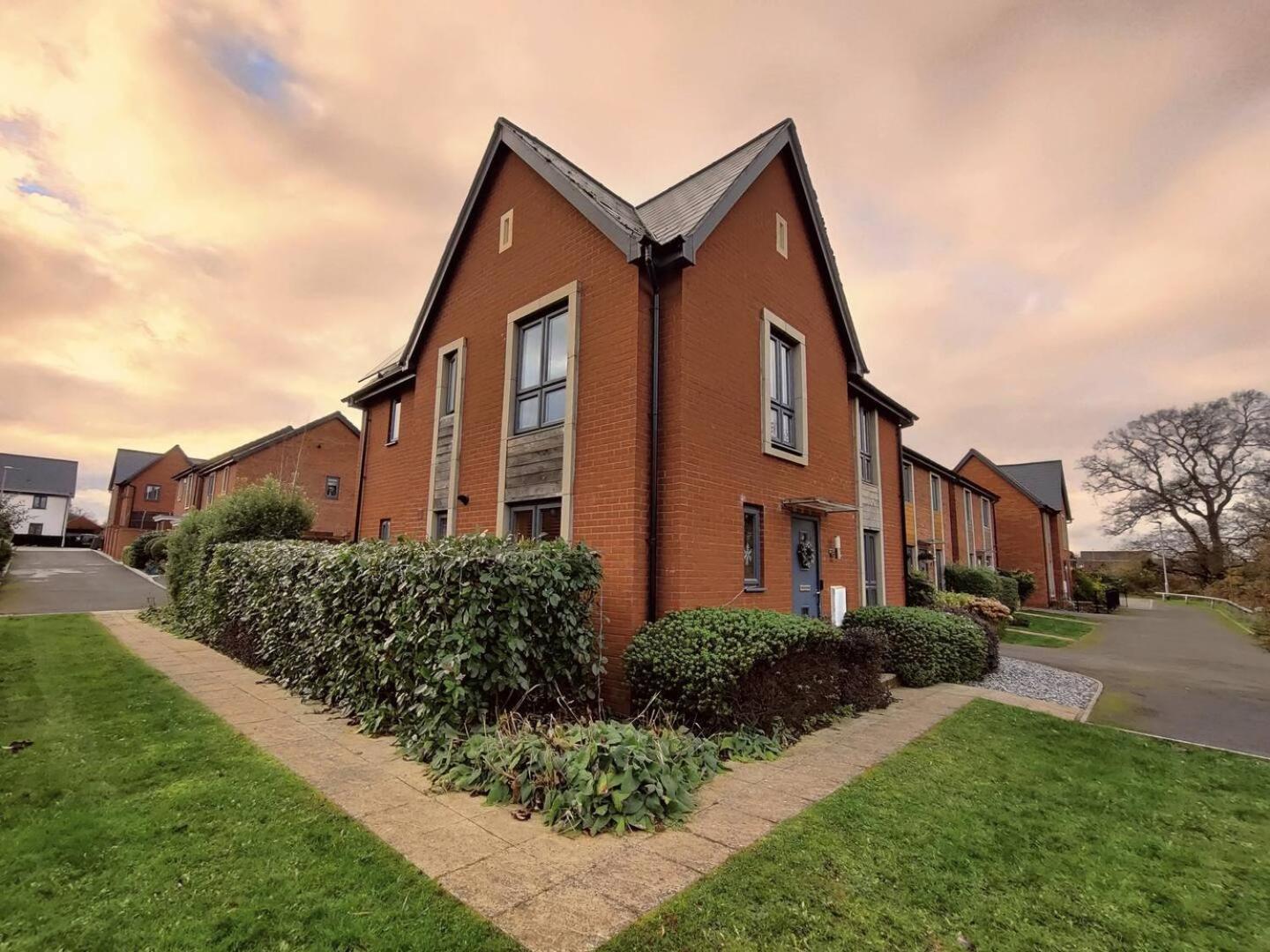 The Racecourse Retreat * Cheltenham