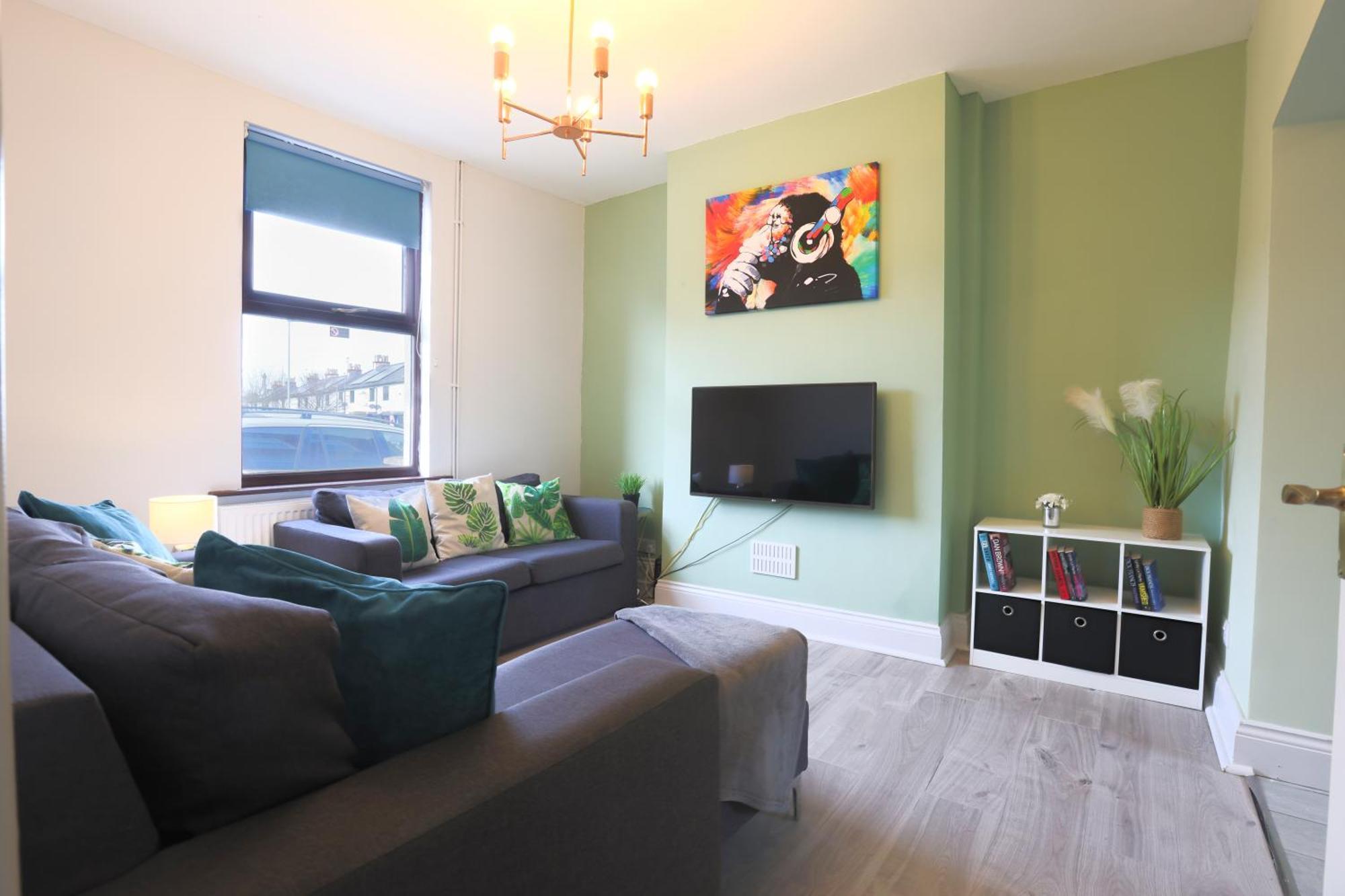 Pittville Place - Near Town - 2 Bed - Sleeps 6 Holiday home Cheltenham