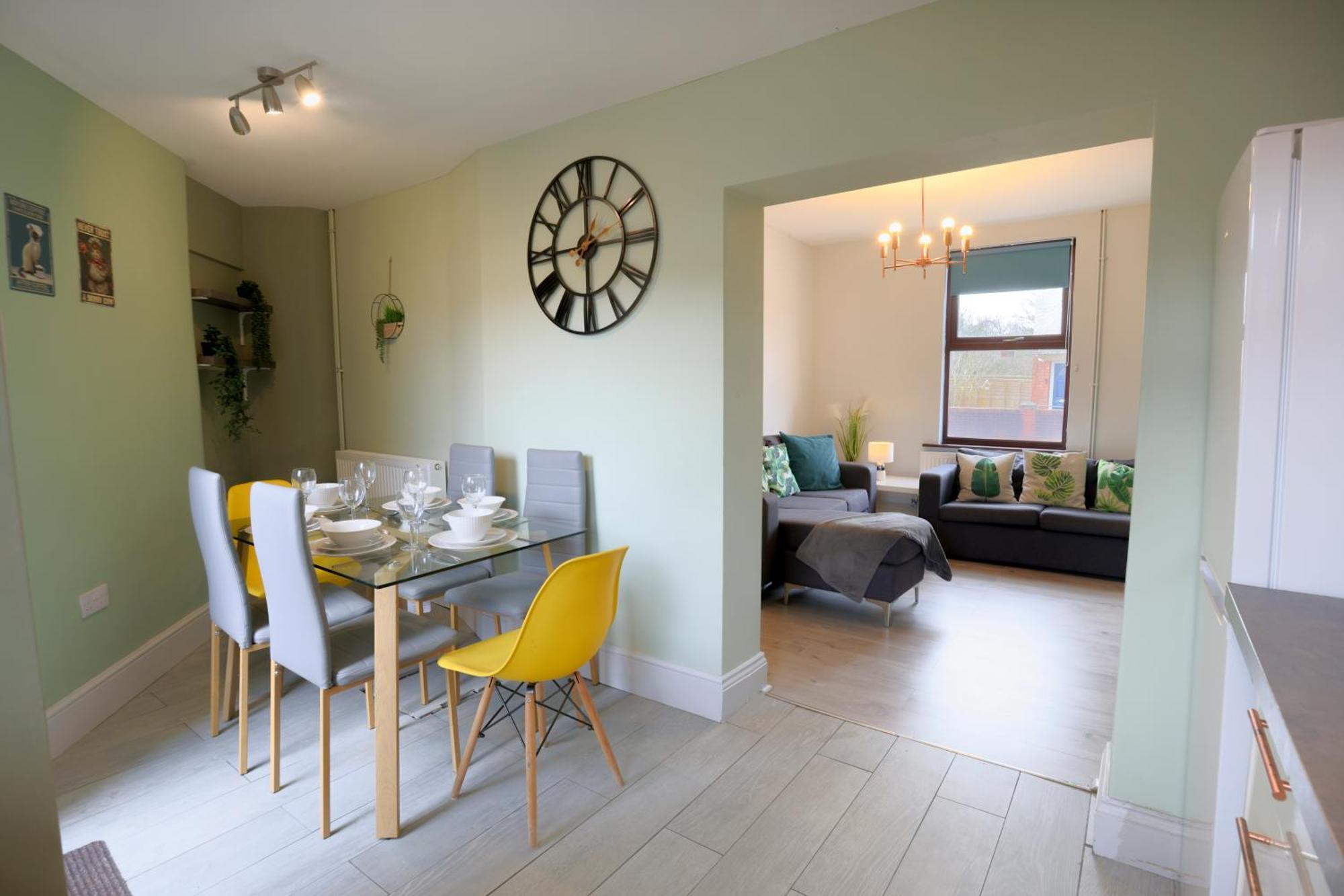 Pittville Place - Near Town - 2 Bed - Sleeps 6