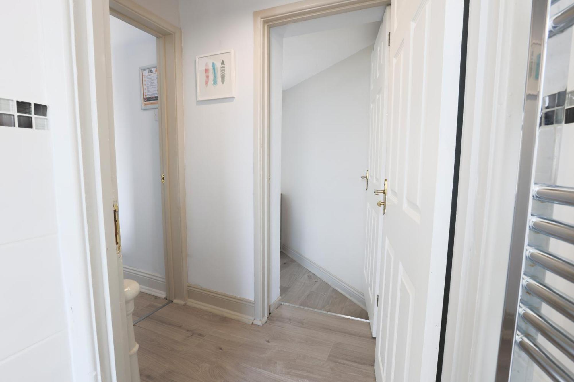 Pittville Place - Near Town - 2 Bed - Sleeps 6