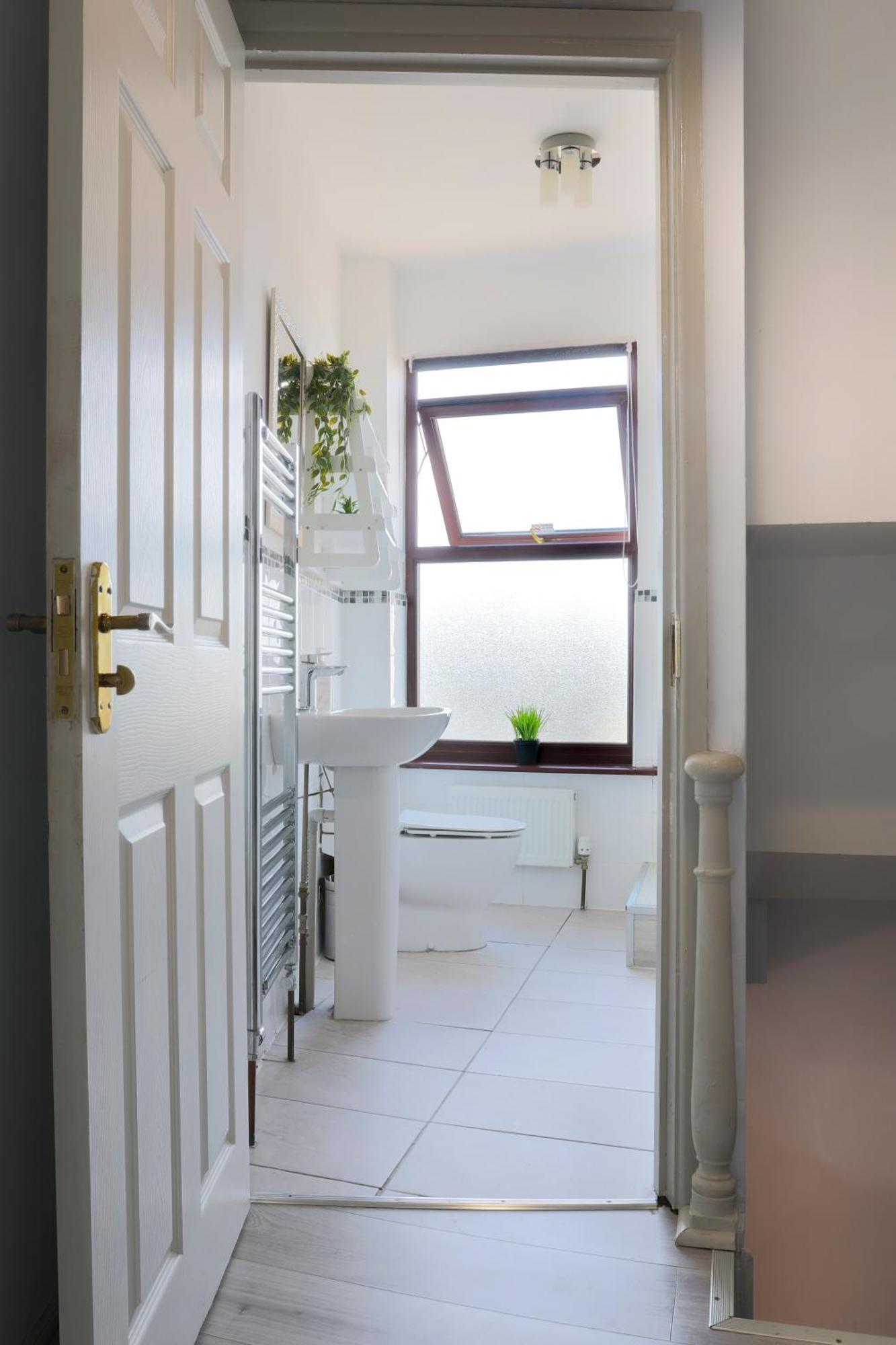 Pittville Place - Near Town - 2 Bed - Sleeps 6 Holiday home Cheltenham