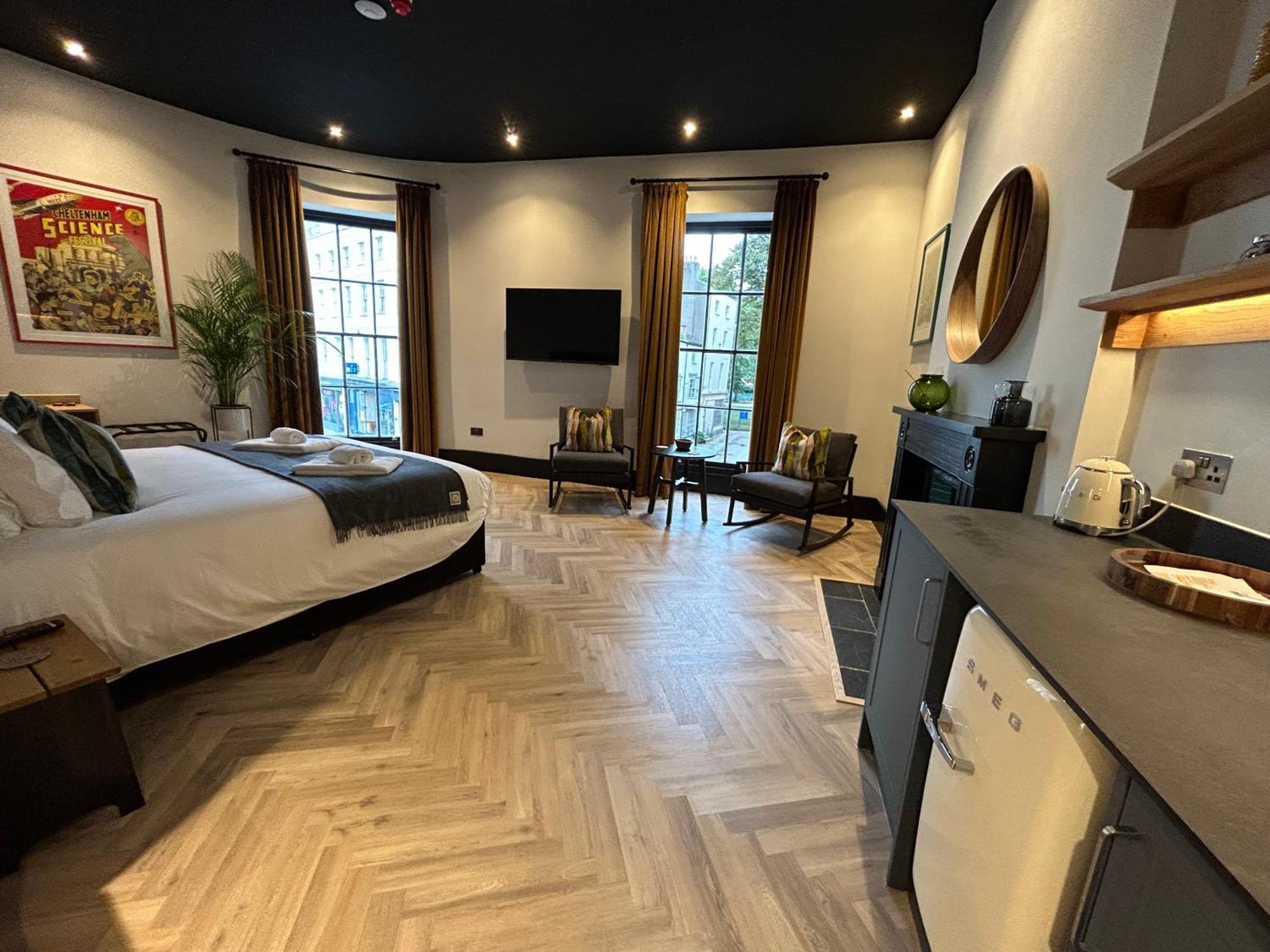 Crescent Place By Mansley 4*