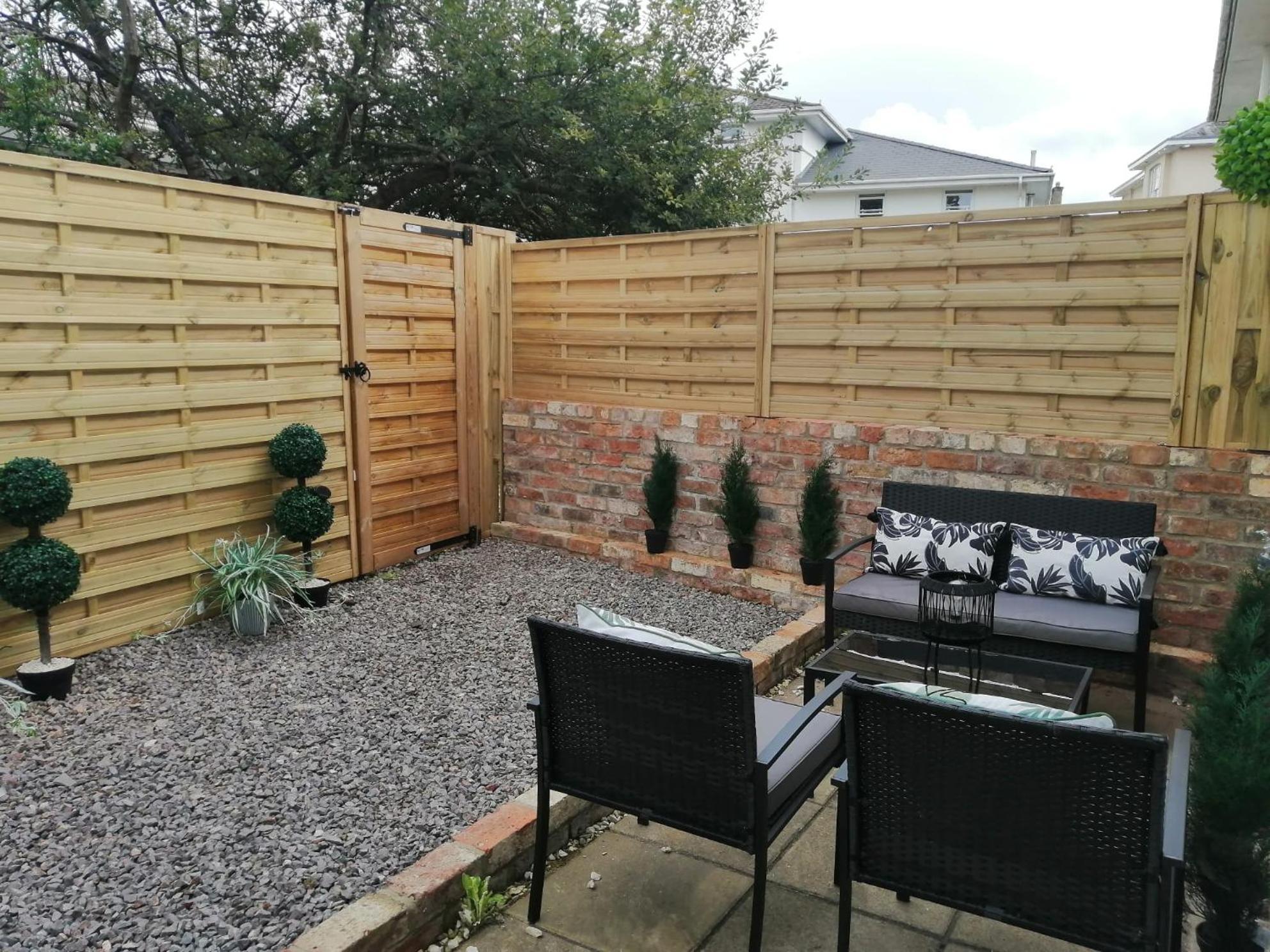 Cosy Old Coach House Near Montpelier & Town Centre Apartment