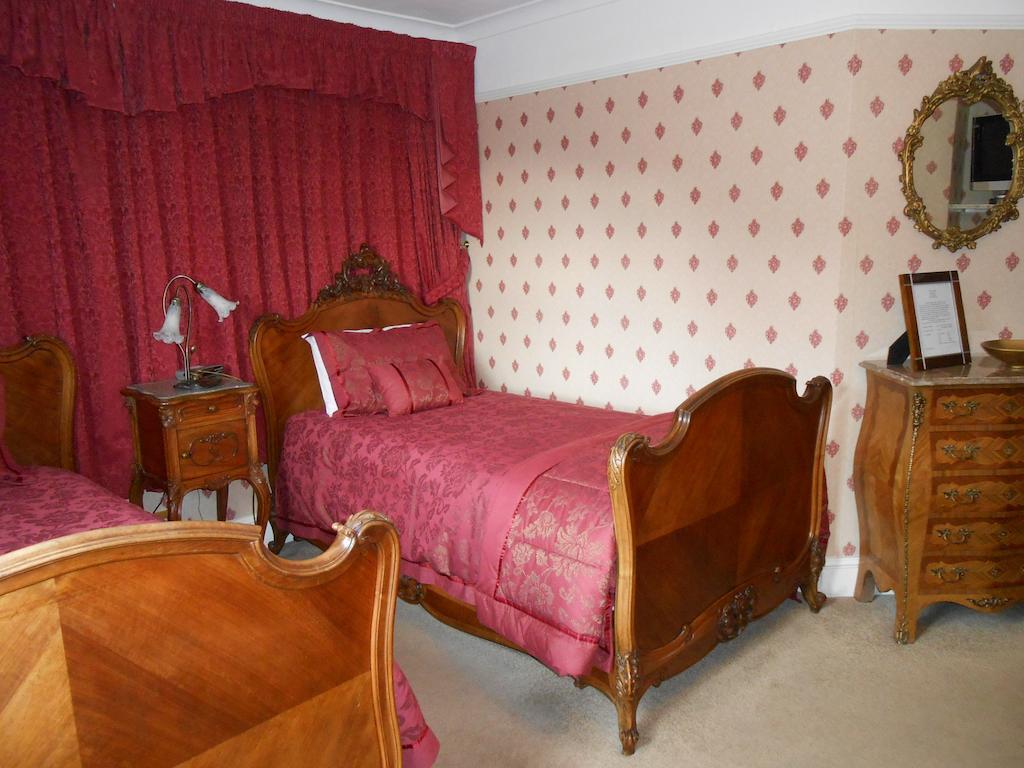 Bed & Breakfast White Cheltenham