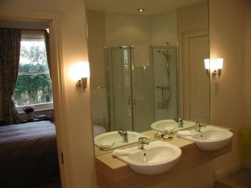Bed & Breakfast Badger Towers 4*