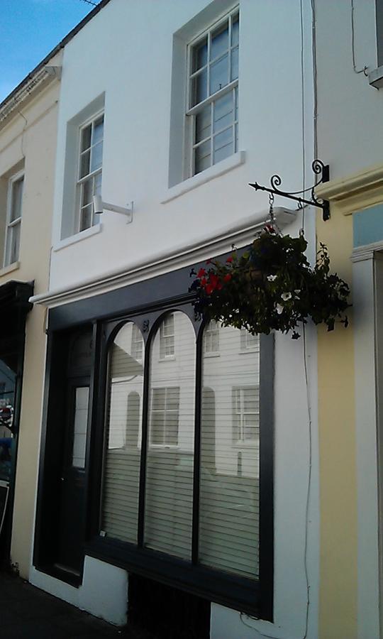 6 Suffolk Parade Bed & Breakfast *