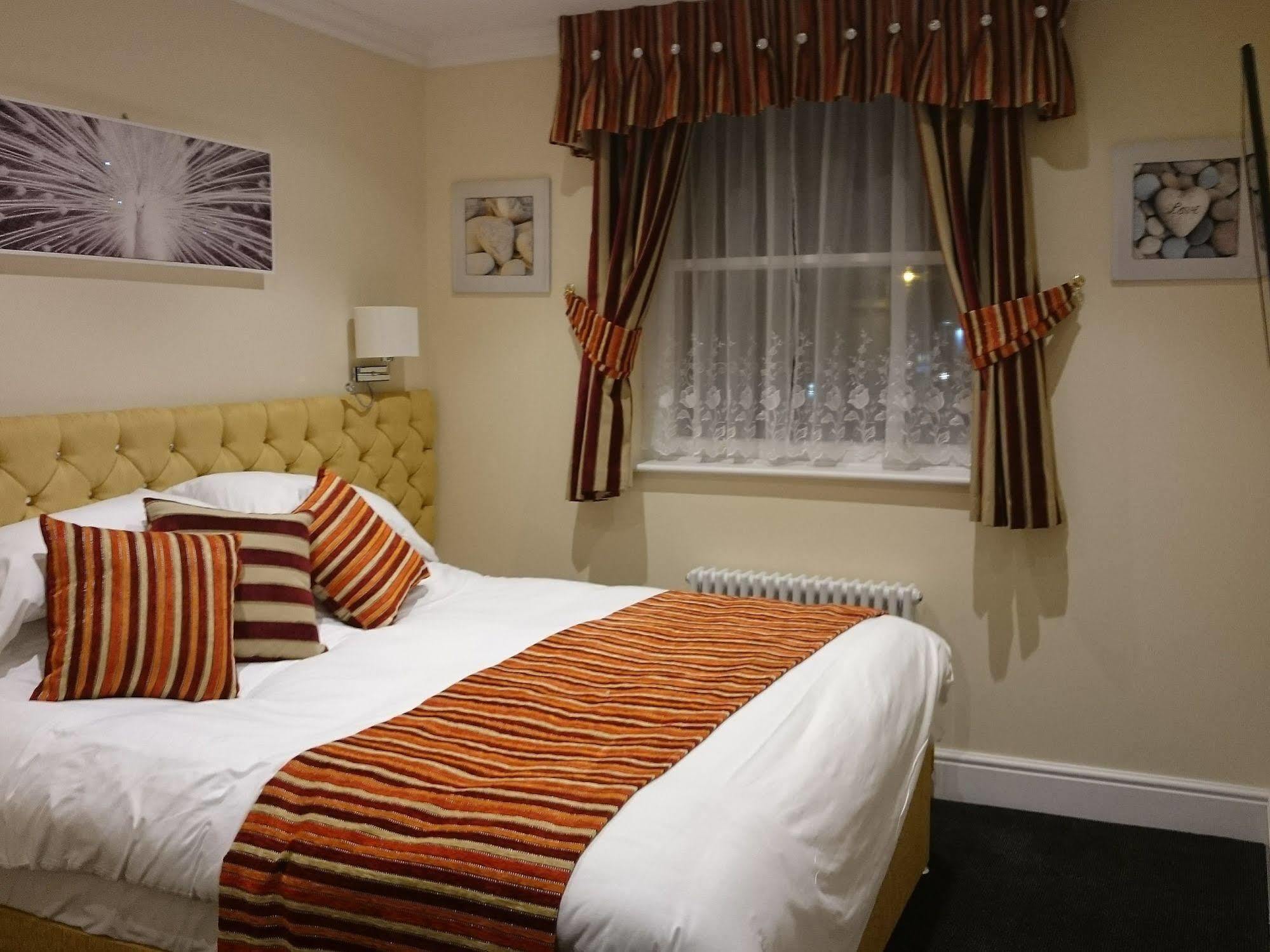 On The Prom Hotel Cheltenham