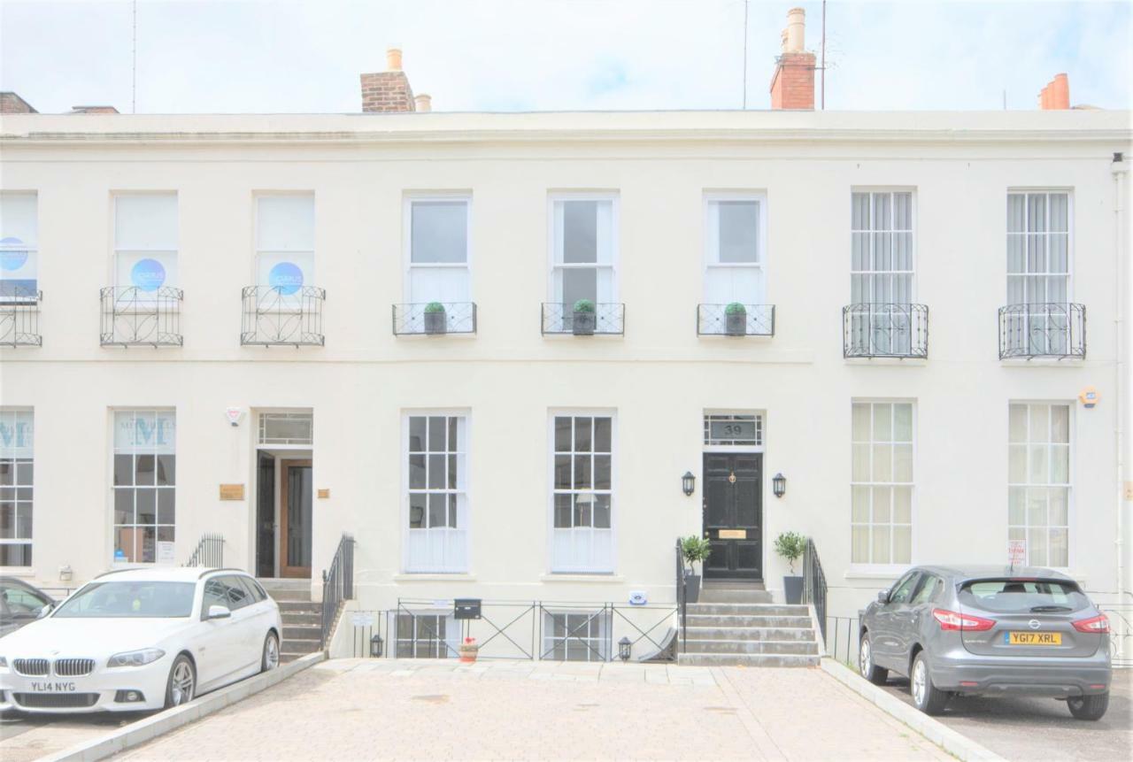 Luxury - 39 Rodney Road Cheltenham