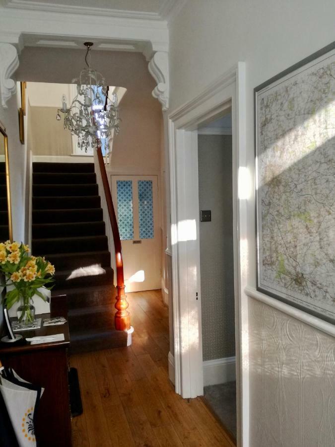 Number 8 Bed & Breakfast Cheltenham