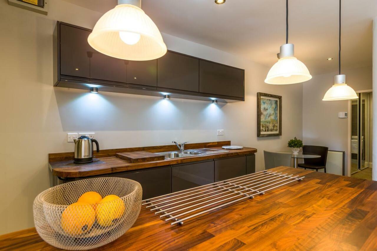Luxury - 22 Garden Flat Apartment Cheltenham
