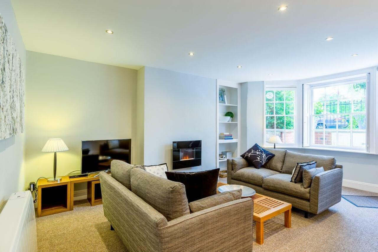 Luxury - 22 Garden Flat Apartment
